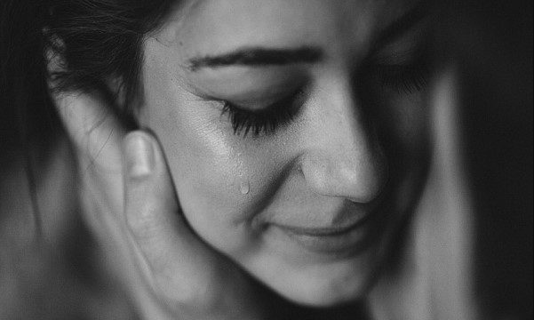 Vấn đề cần nhớ khi mộng thấy người thương khóc